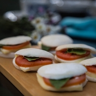 Caprese (Mozarella, albahaca y tomate)