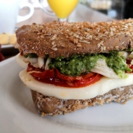 Ciabatta integral pollo capresse (listo para grillar)